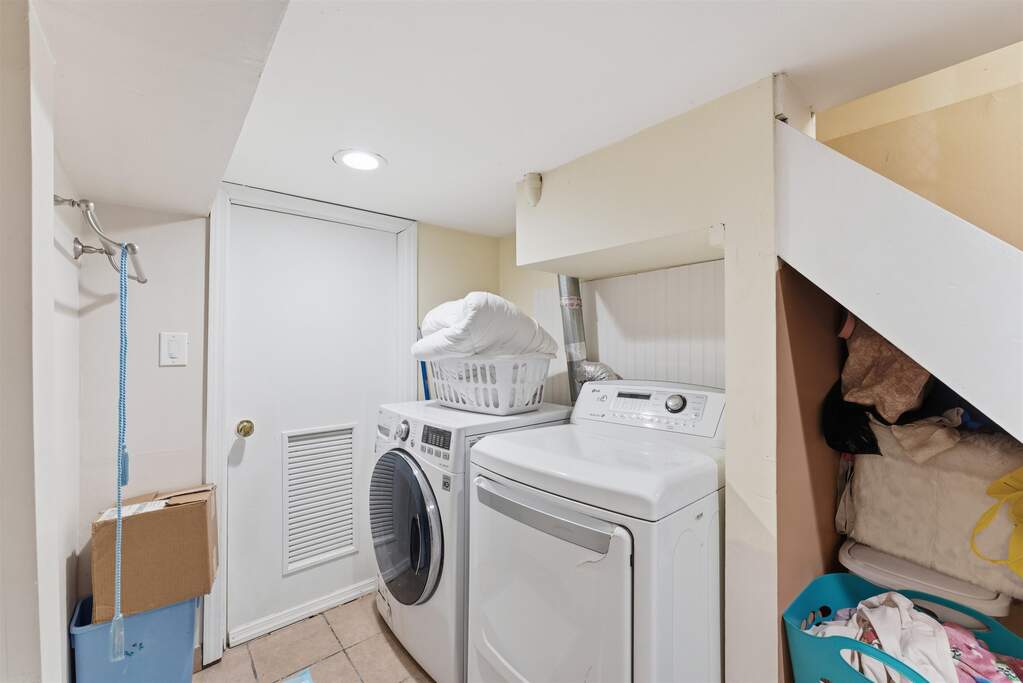 6 Bedroom Multi Unit's Image 31