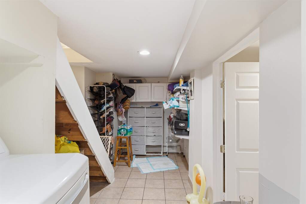 6 Bedroom Multi Unit's Image 32