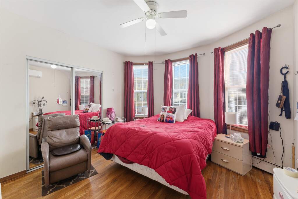 6 Bedroom Multi Unit's Image 34