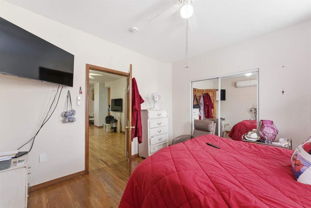 6 Bedroom Multi Unit's Image 35