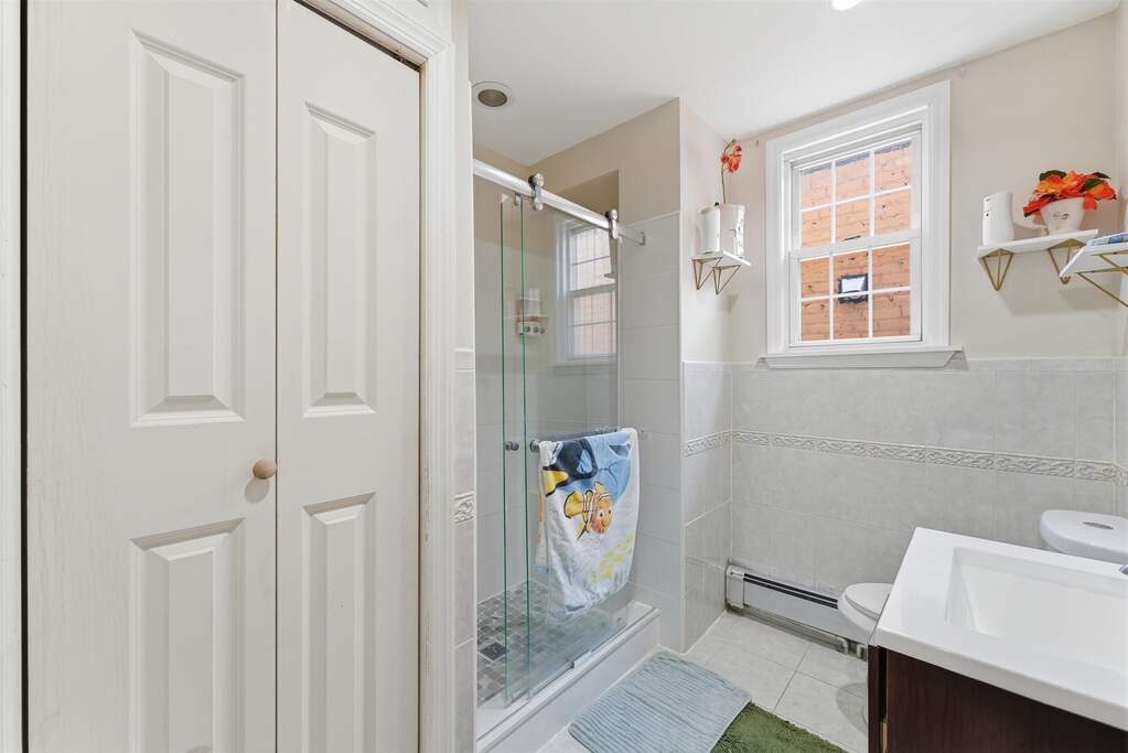 6 Bedroom Multi Unit's Image 38