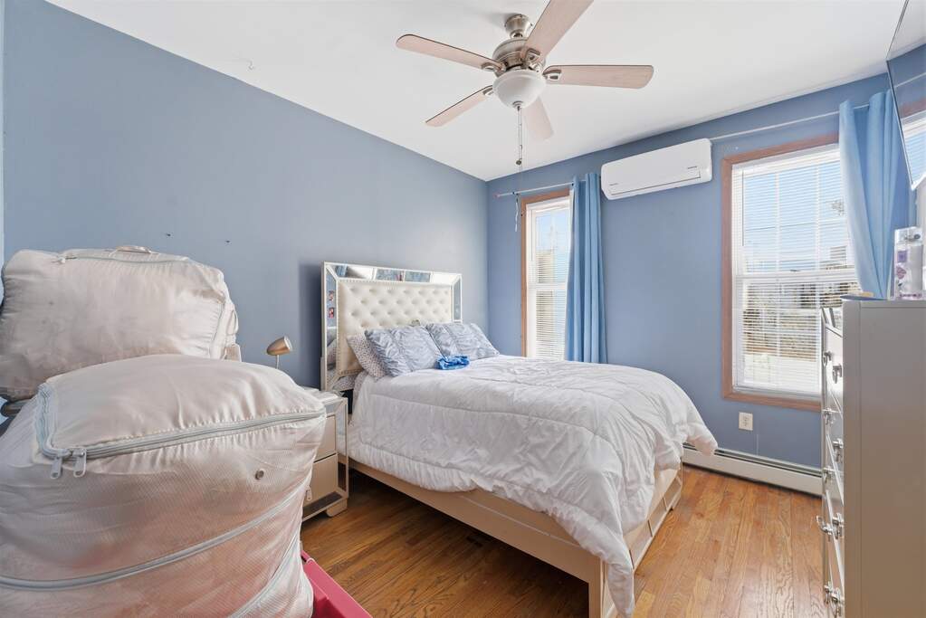 6 Bedroom Multi Unit's Image 39
