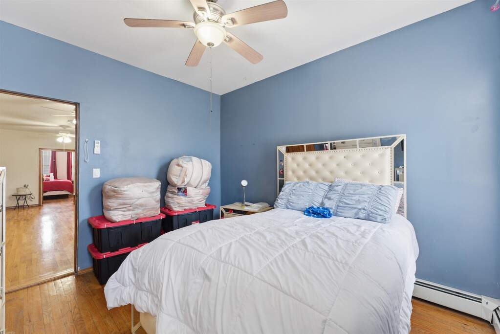 6 Bedroom Multi Unit's Image 41