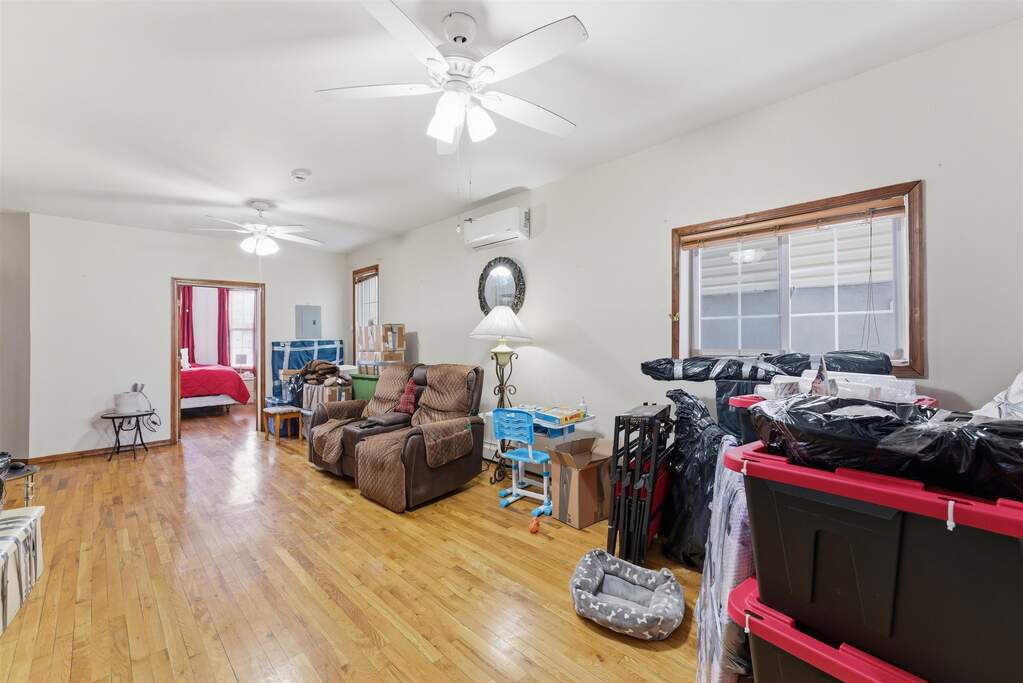 6 Bedroom Multi Unit's Image 42