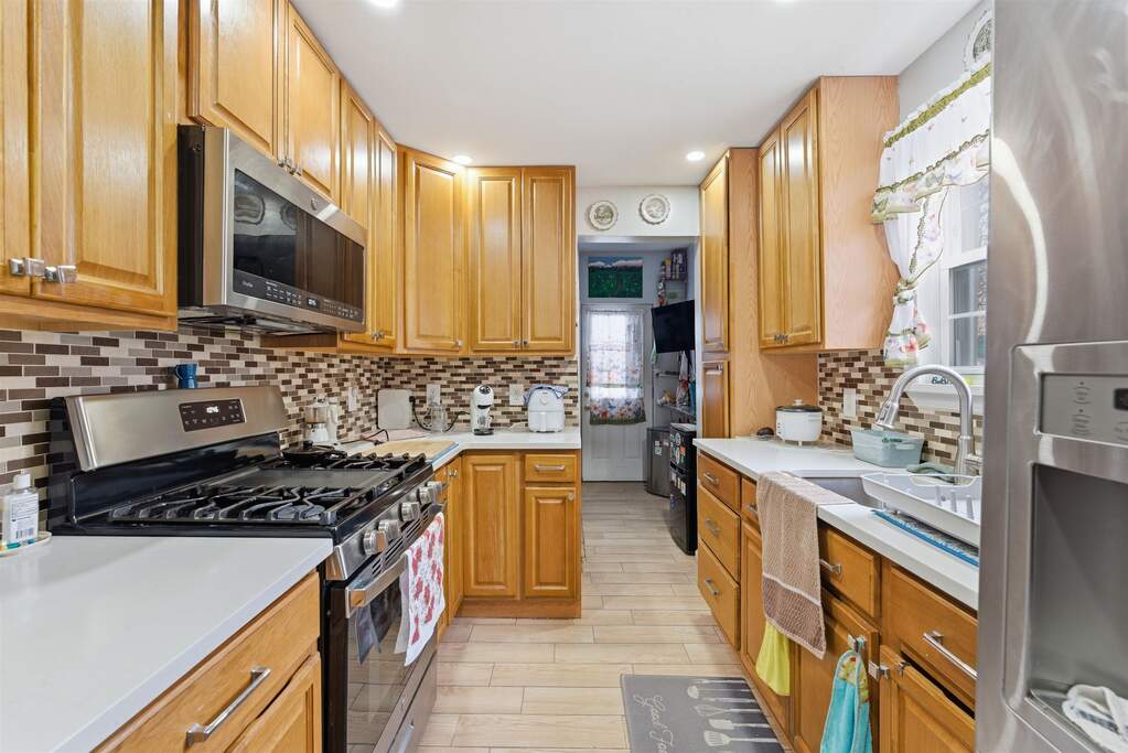 6 Bedroom Multi Unit's Image 45