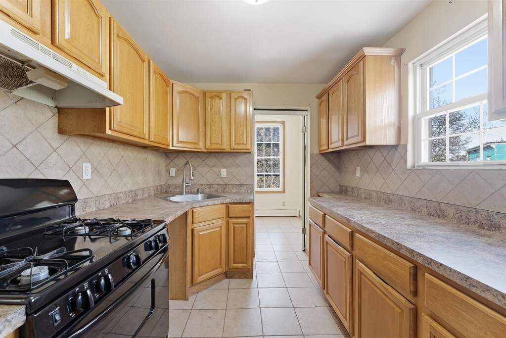 6 Bedroom Multi Unit's Image 3