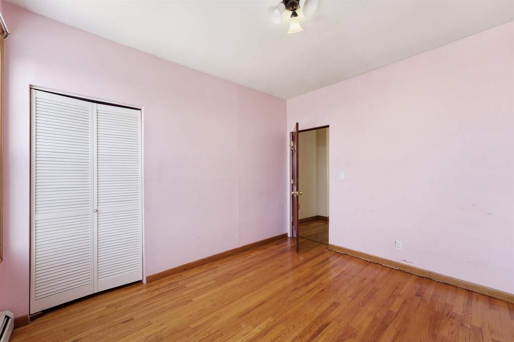 6 Bedroom Multi Unit's Image 6