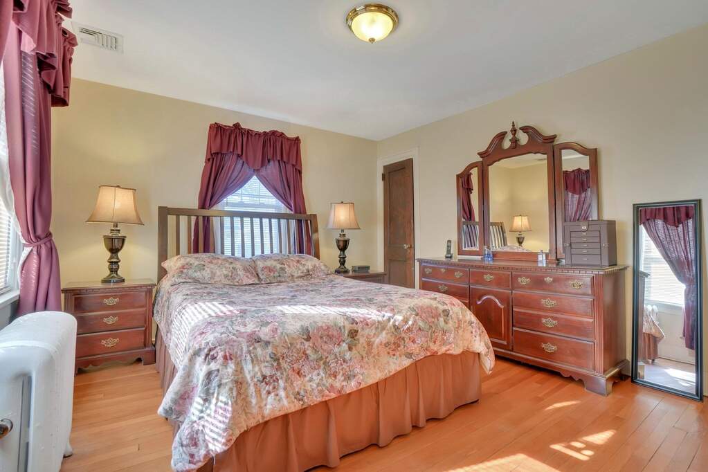 4 Bedroom Single Family Home/House's Image 14