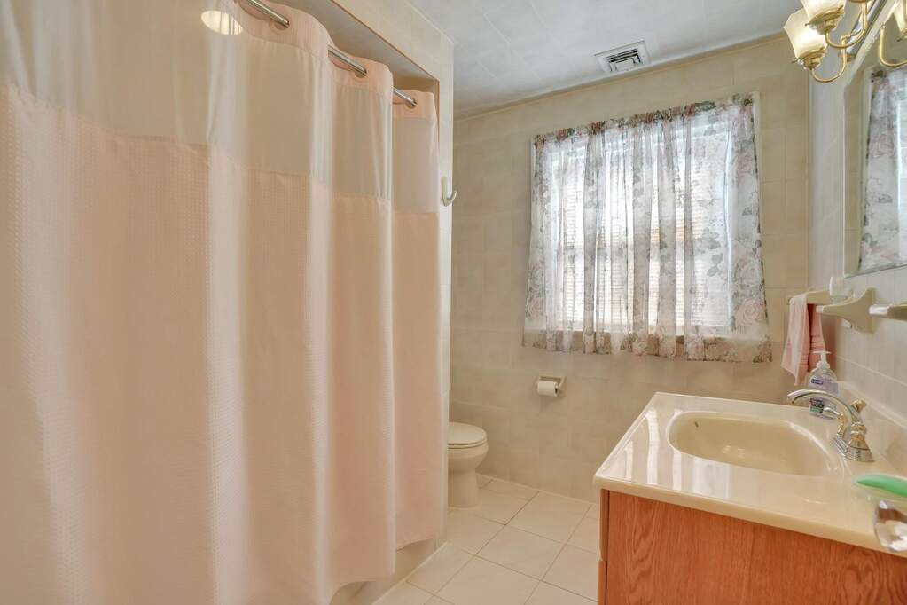 4 Bedroom Single Family Home/House's Image 18