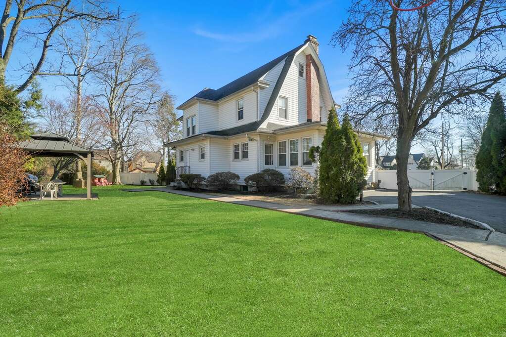 4 Bedroom Single Family Home/House's Image 30
