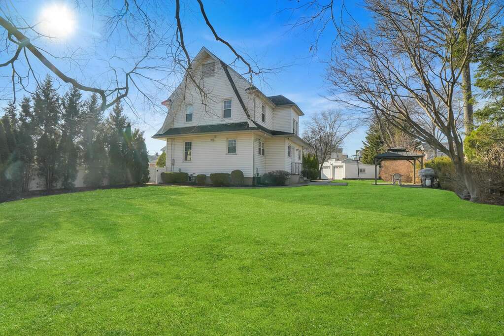 4 Bedroom Single Family Home/House's Image 34