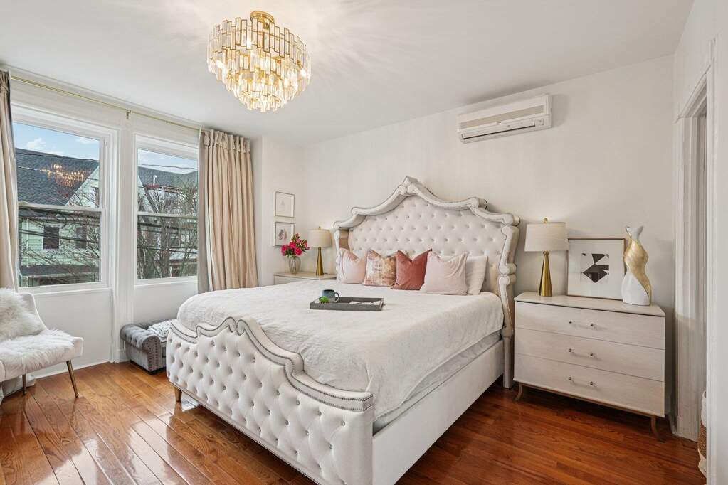 5 Bedroom Single Family Home/House's Image 18