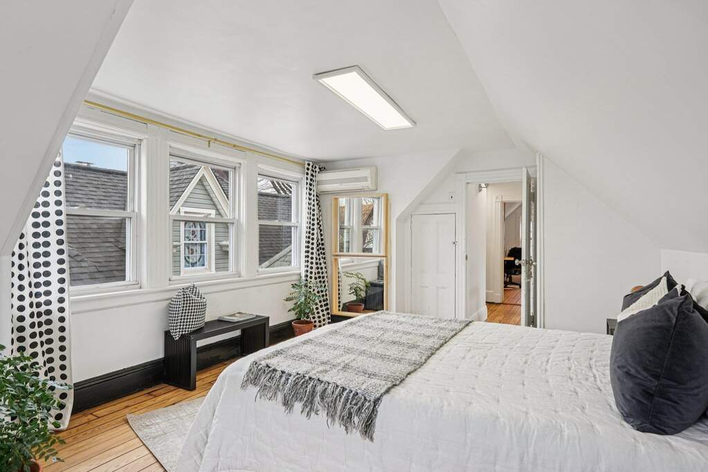 5 Bedroom Single Family Home/House's Image 29