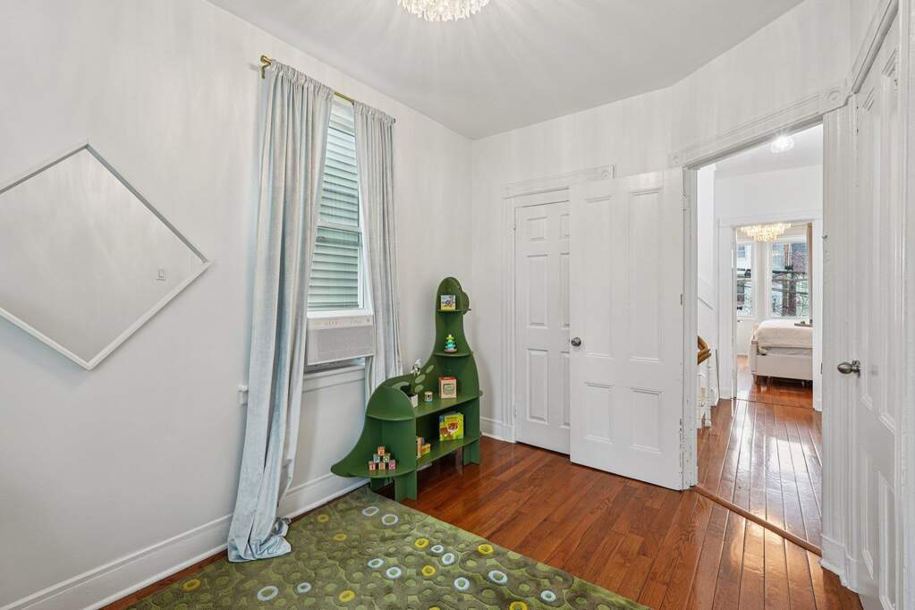 5 Bedroom Single Family Home/House's Image 34
