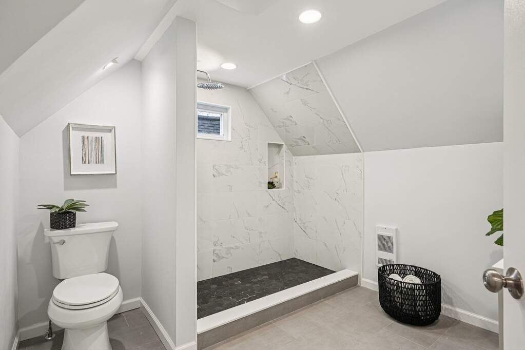 5 Bedroom Single Family Home/House's Image 38