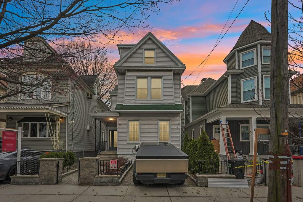 5 Bedroom Single Family Home/House's Image 40