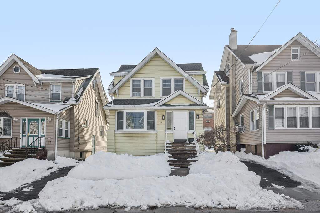 3 Bedroom Single Family Home/House's Image 40