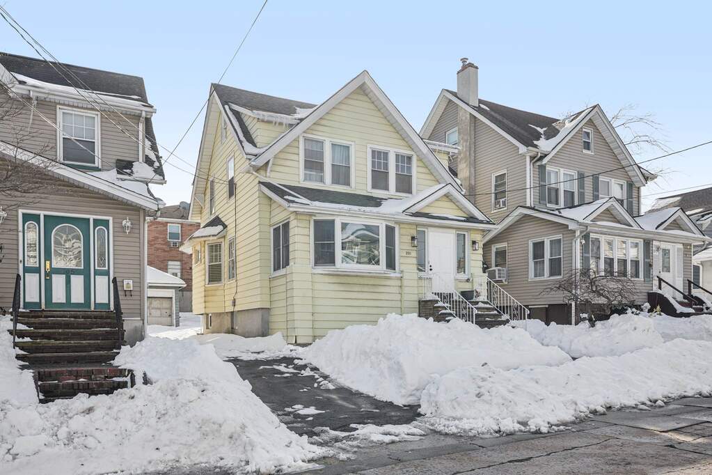3 Bedroom Single Family Home/House's Image 42