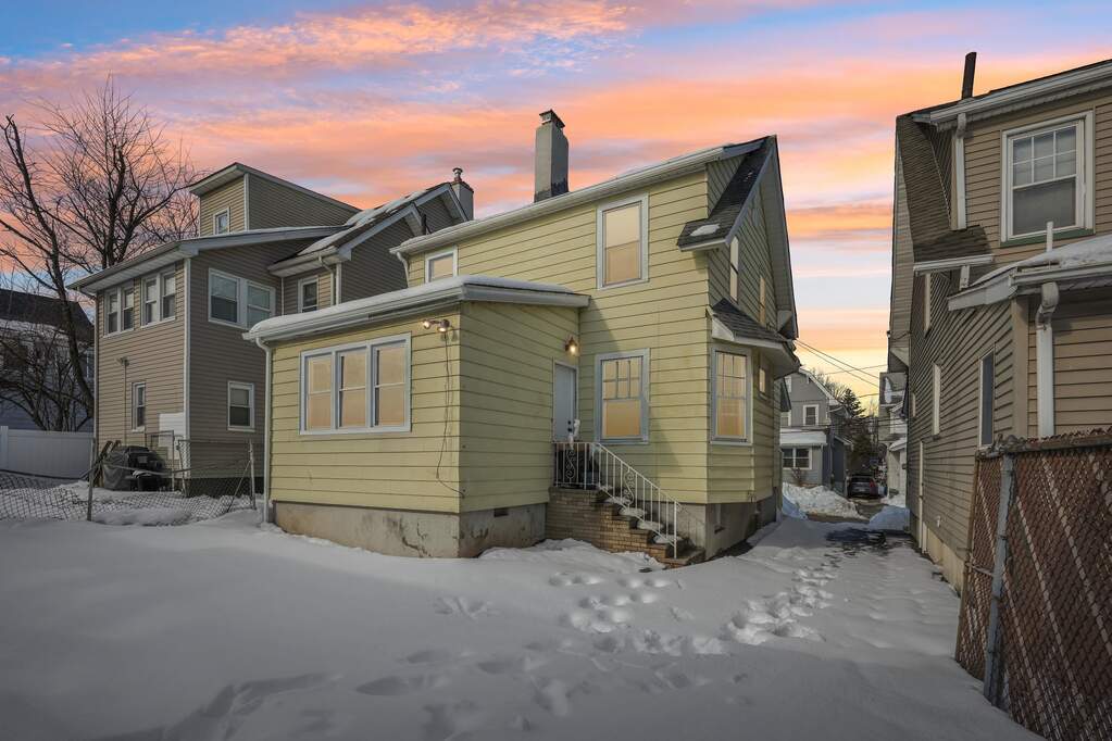 3 Bedroom Single Family Home/House's Image 43