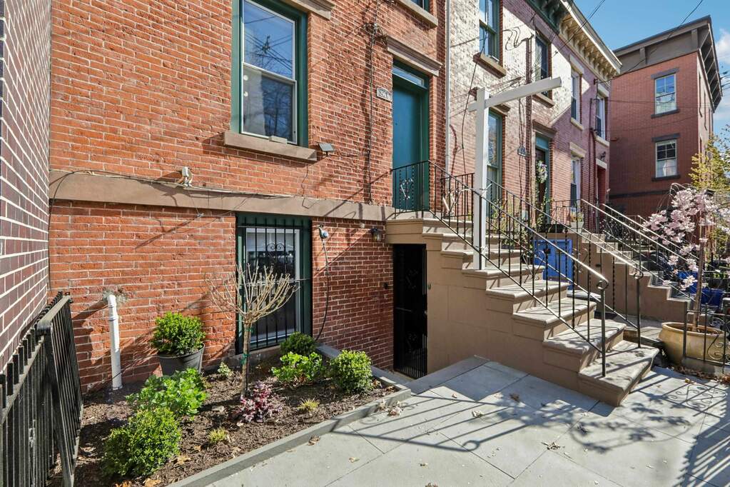 3 Bedroom Single Family Home/House's Image 43
