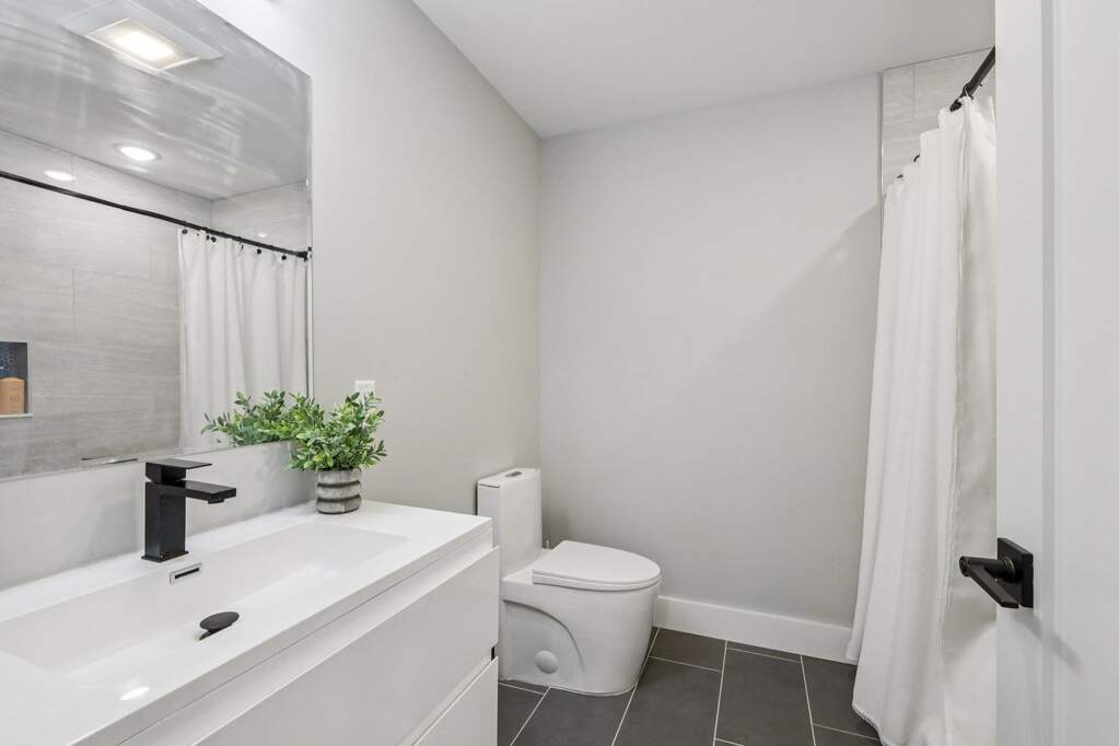 4 Bedroom Single Family Home/House's Image 33