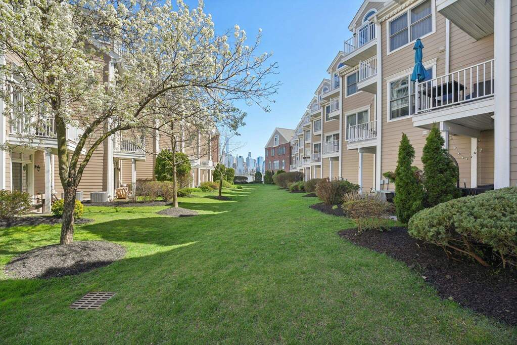3 Bedroom Villa/Townhouse's Image 34
