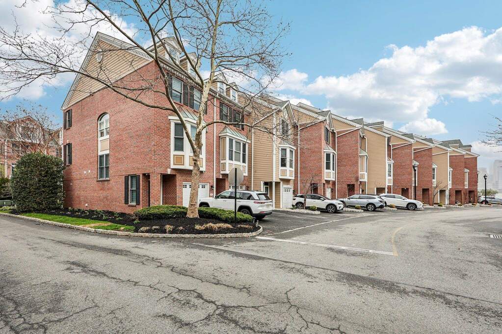3 Bedroom Villa/Townhouse's Image 36