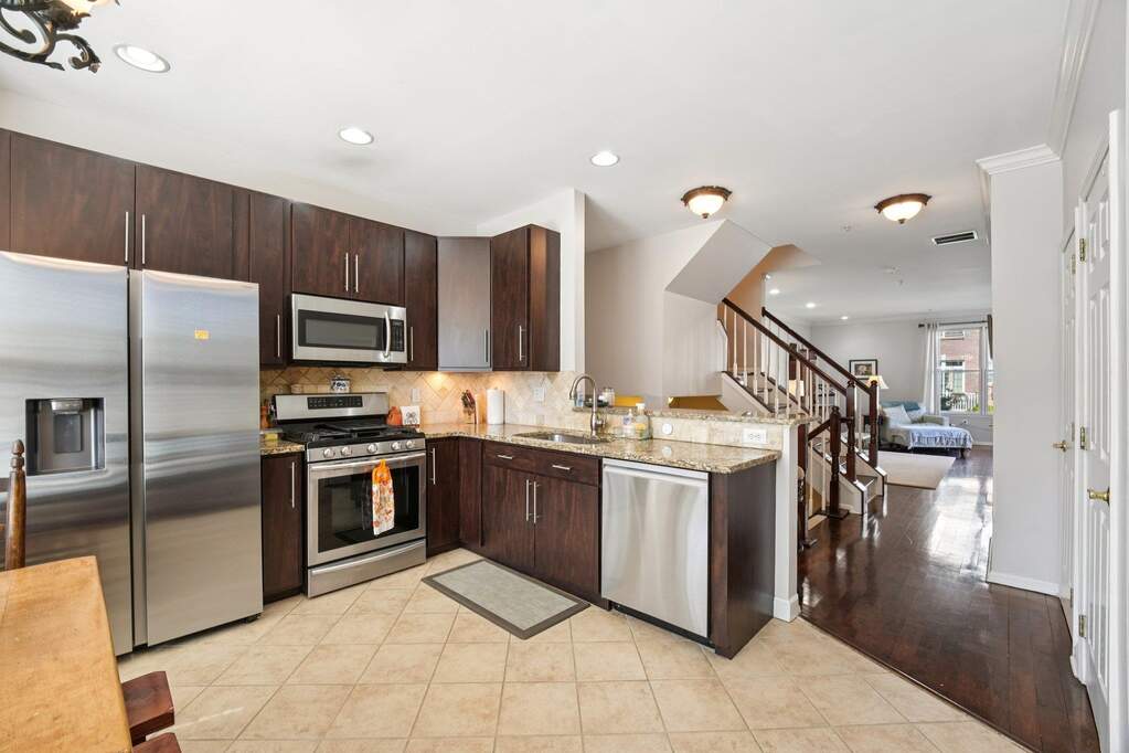 3 Bedroom Villa/Townhouse's Image 6