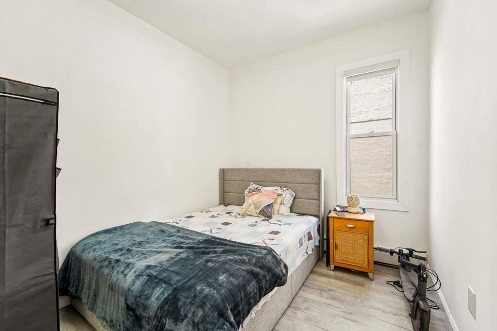 9 Bedroom Multi Unit's Image 7