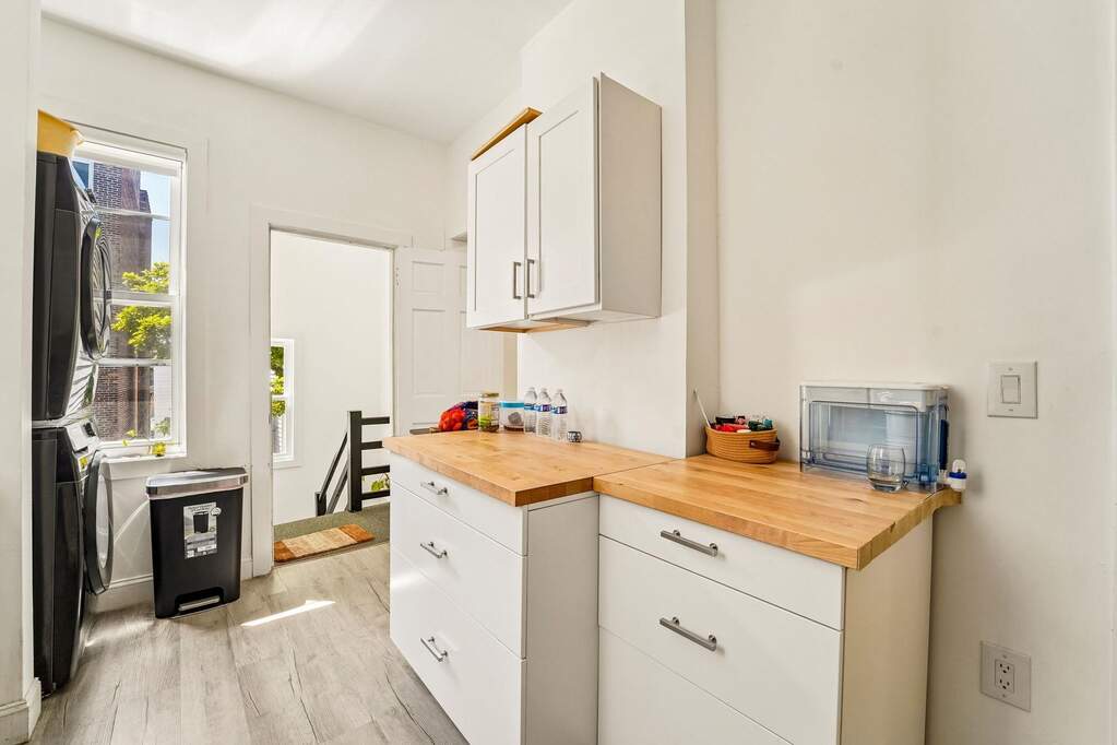 9 Bedroom Multi Unit's Image 11