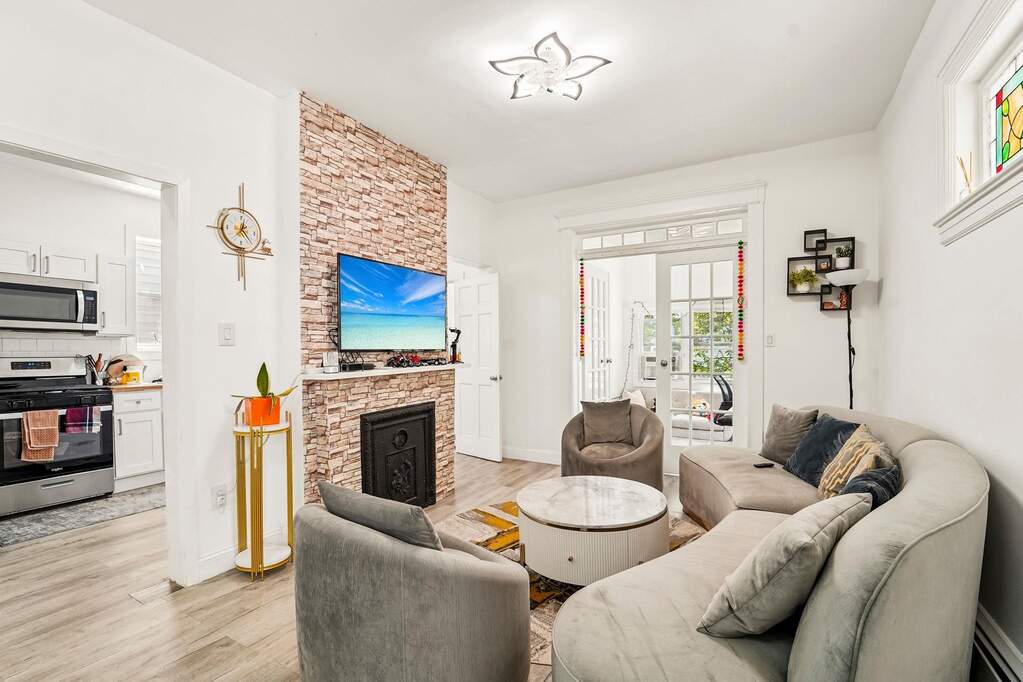 9 Bedroom Multi Unit's Image 12