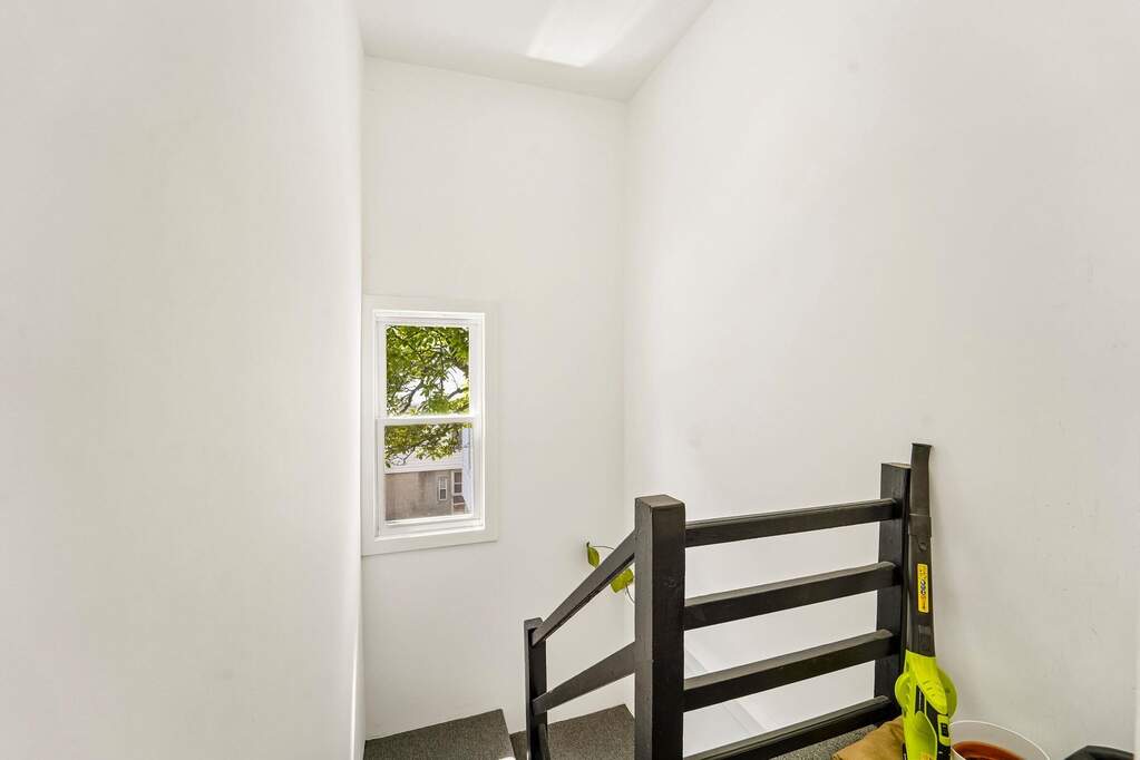 9 Bedroom Multi Unit's Image 18