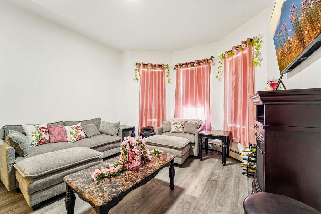 9 Bedroom Multi Unit's Image 20