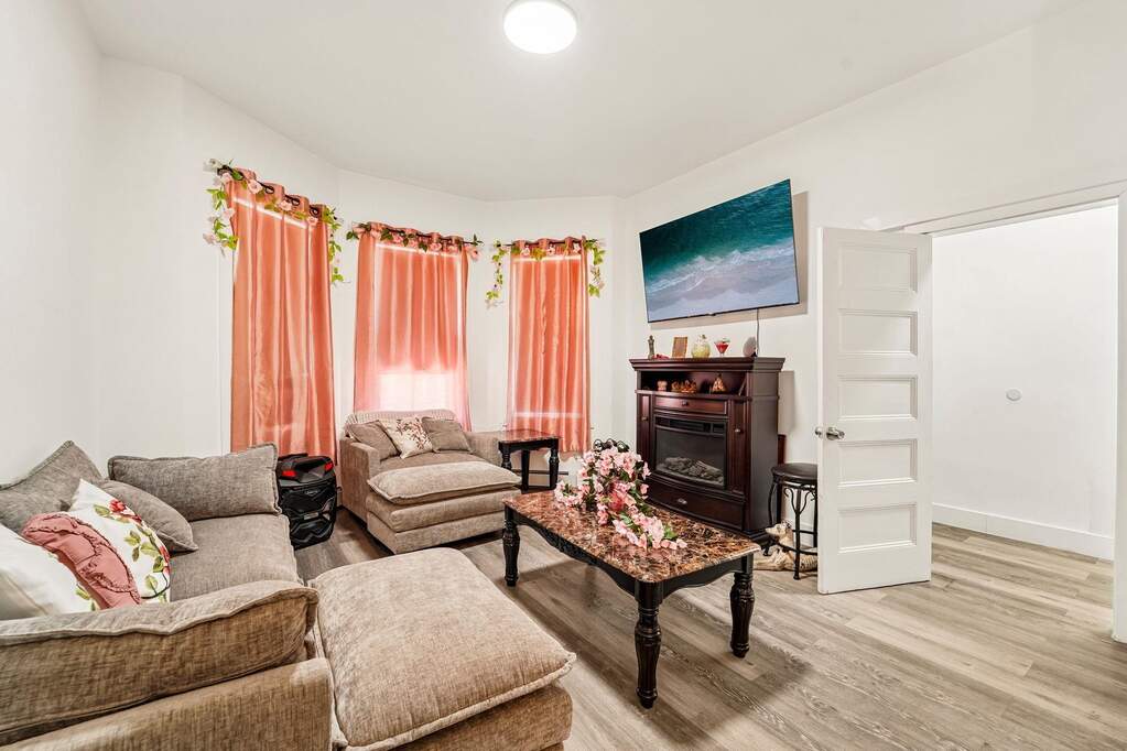 9 Bedroom Multi Unit's Image 21