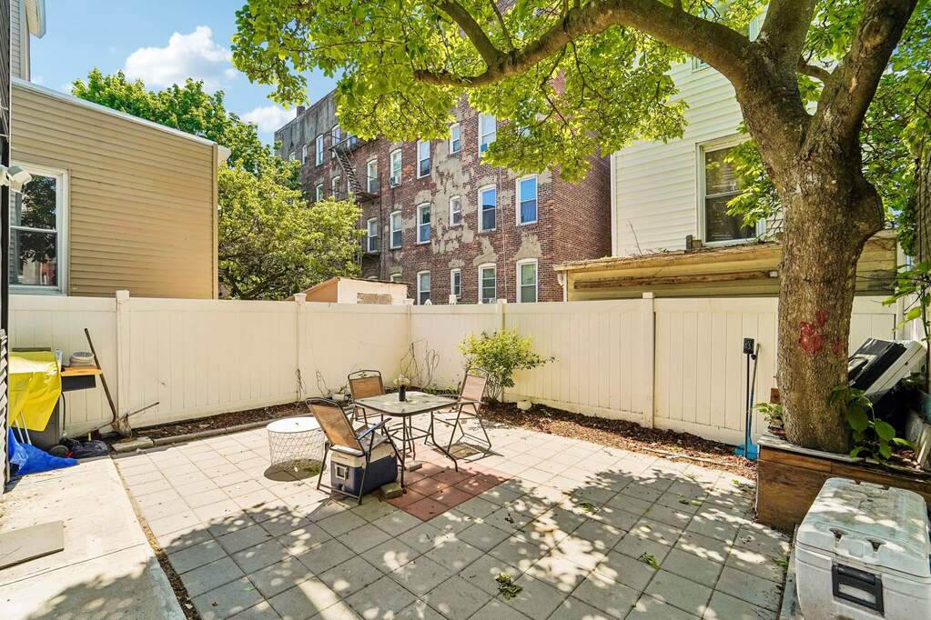 9 Bedroom Multi Unit's Image 34