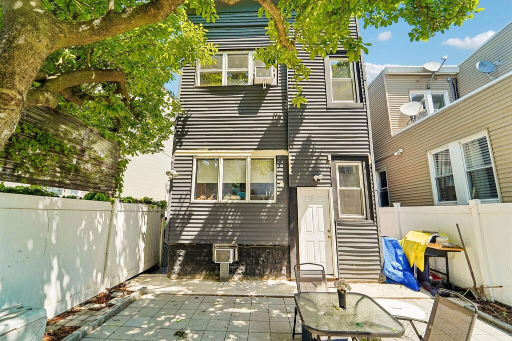 9 Bedroom Multi Unit's Image 36