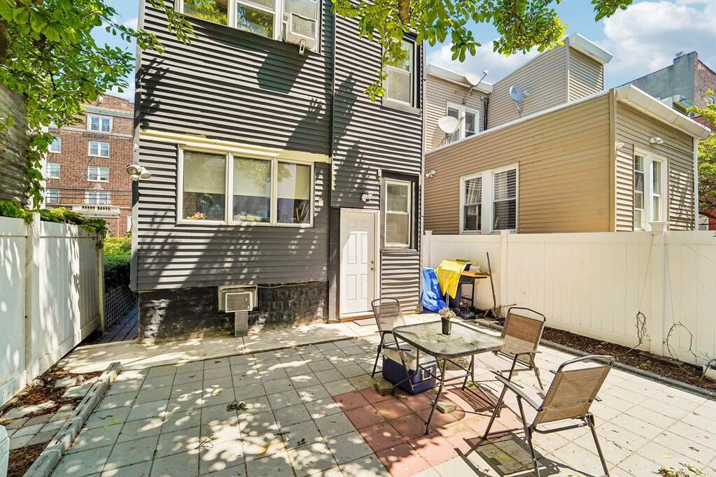 9 Bedroom Multi Unit's Image 37