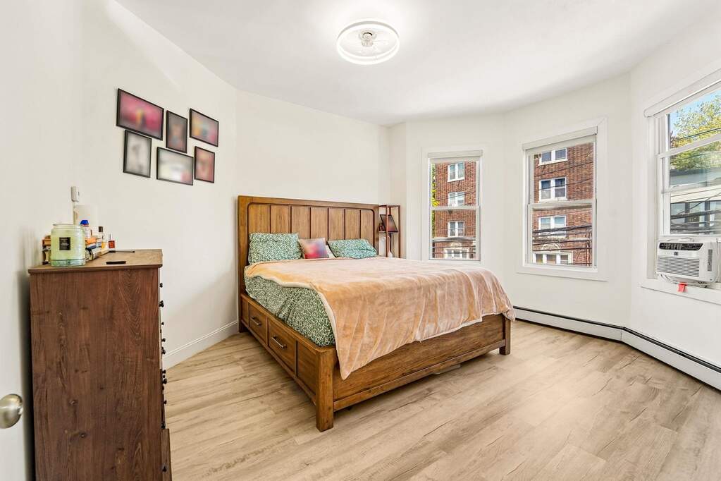 9 Bedroom Multi Unit's Image 4