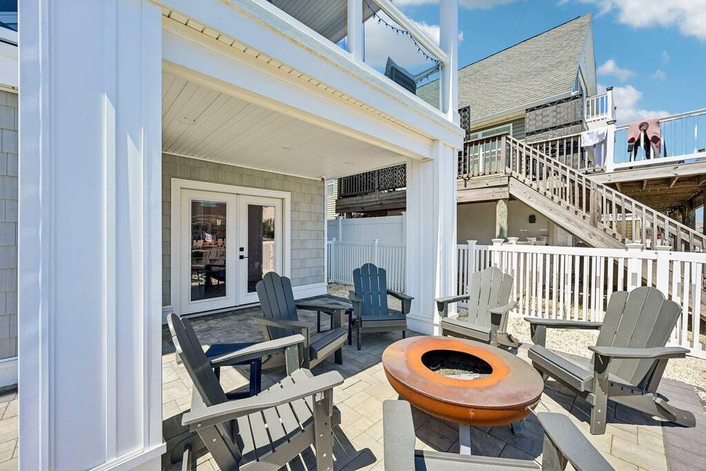 5 Bedroom Single Family Home/House's Image 15