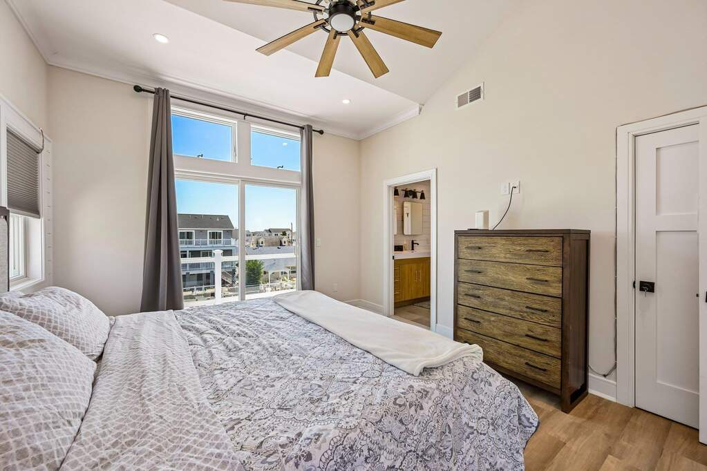 5 Bedroom Single Family Home/House's Image 28