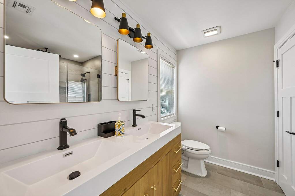 5 Bedroom Single Family Home/House's Image 29