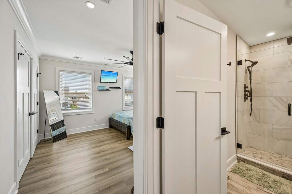 5 Bedroom Single Family Home/House's Image 34