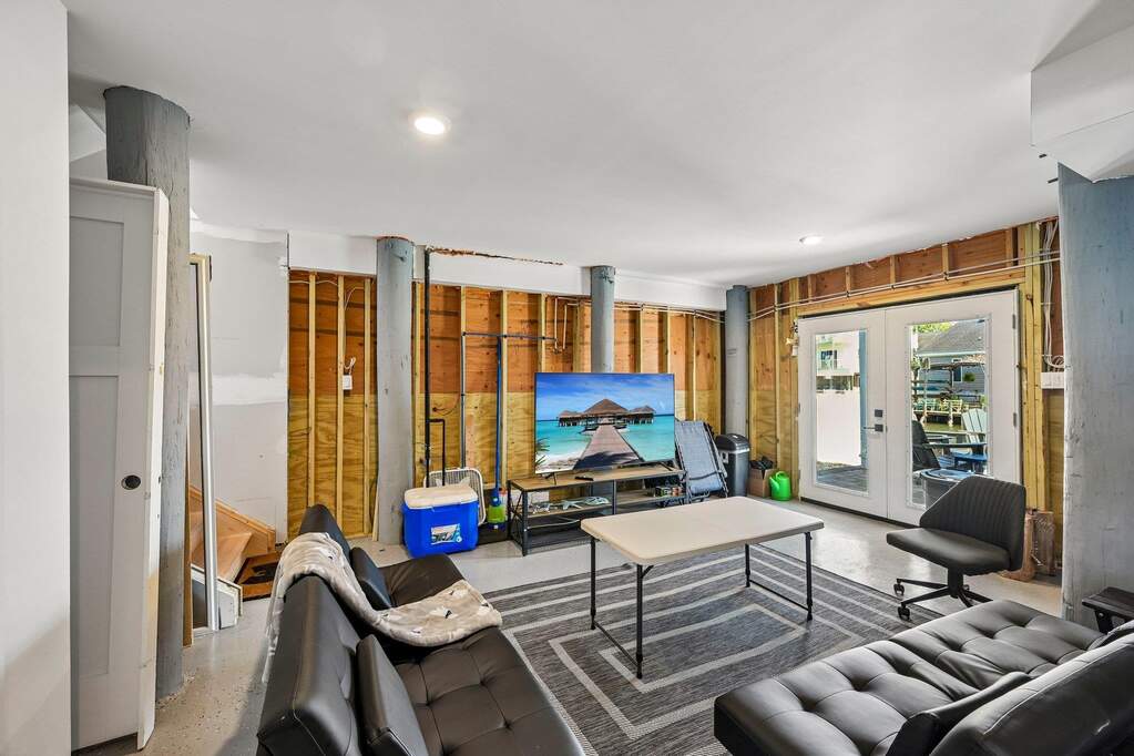 5 Bedroom Single Family Home/House's Image 39