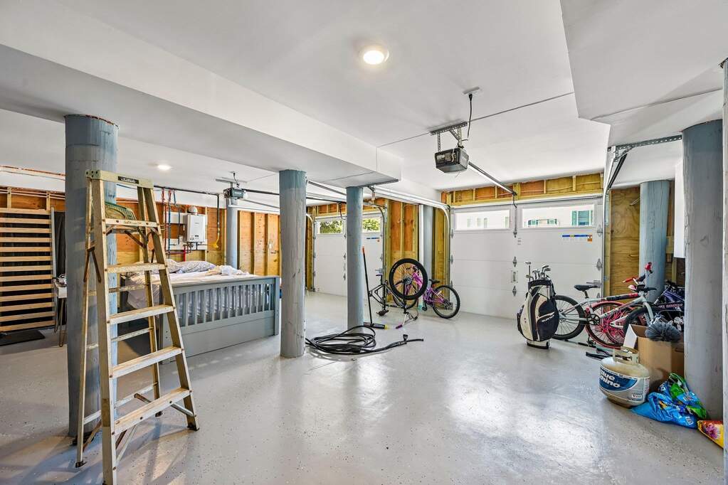 5 Bedroom Single Family Home/House's Image 41