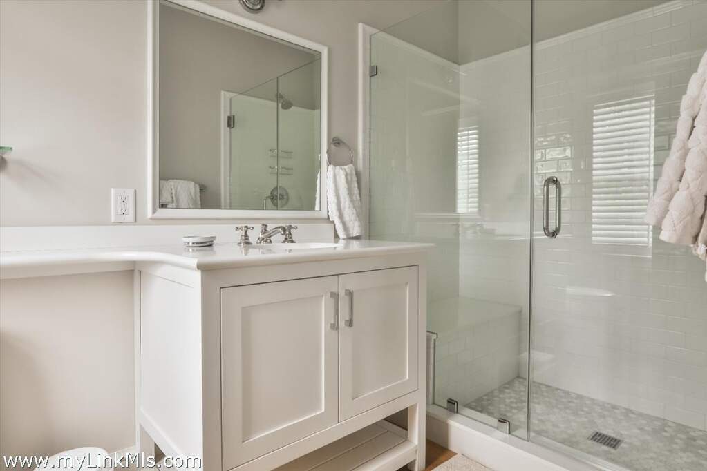 5 Bedroom Single Family Home/House's Image 14