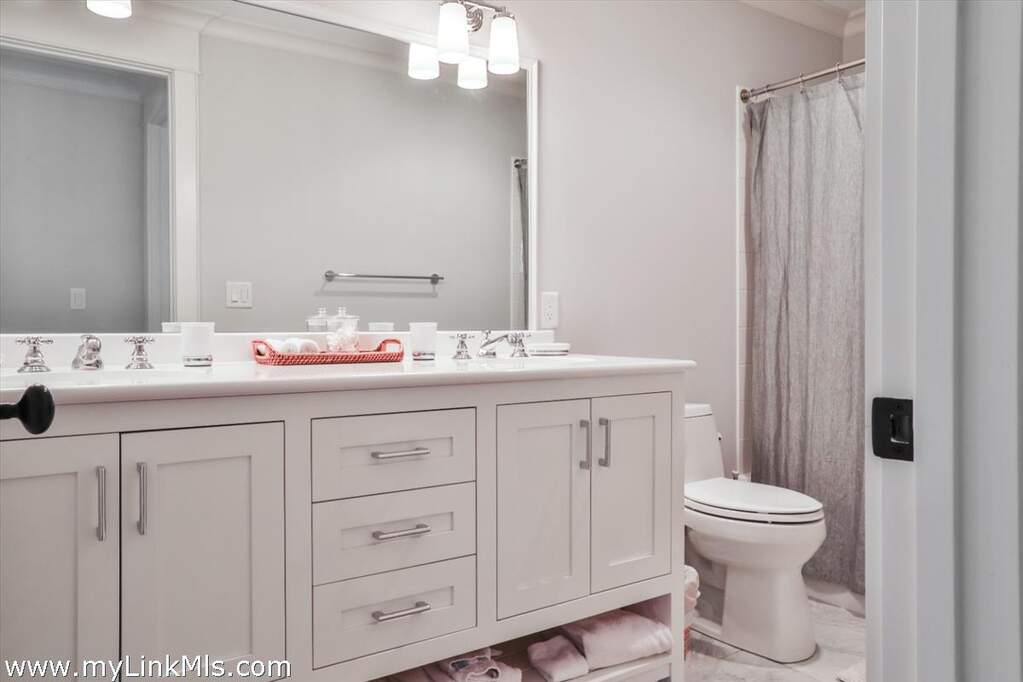 5 Bedroom Single Family Home/House's Image 18