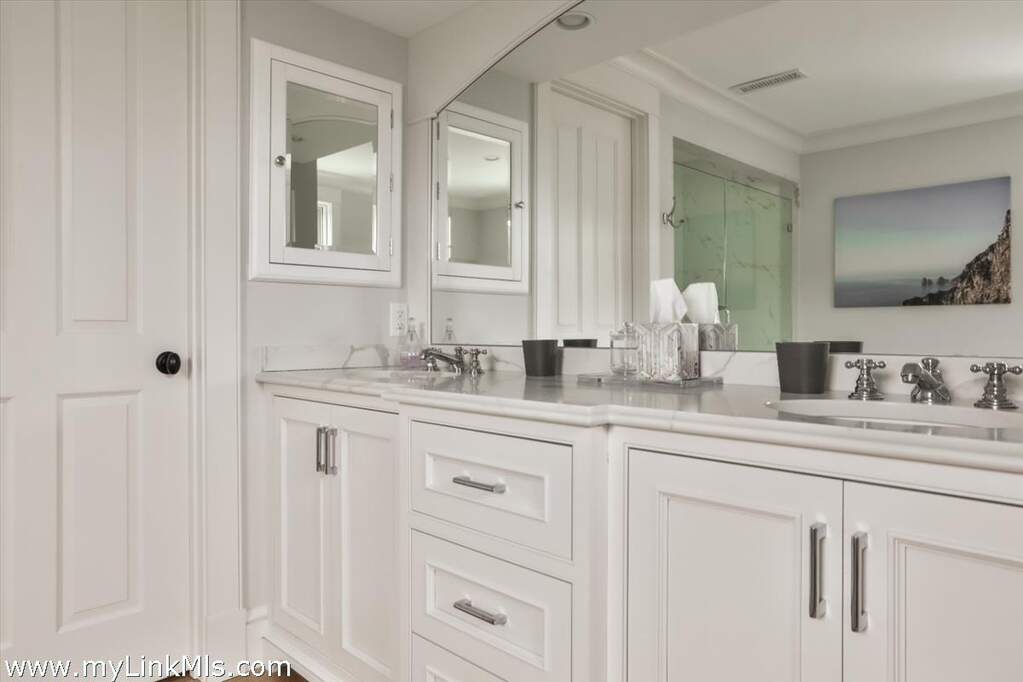 5 Bedroom Single Family Home/House's Image 25