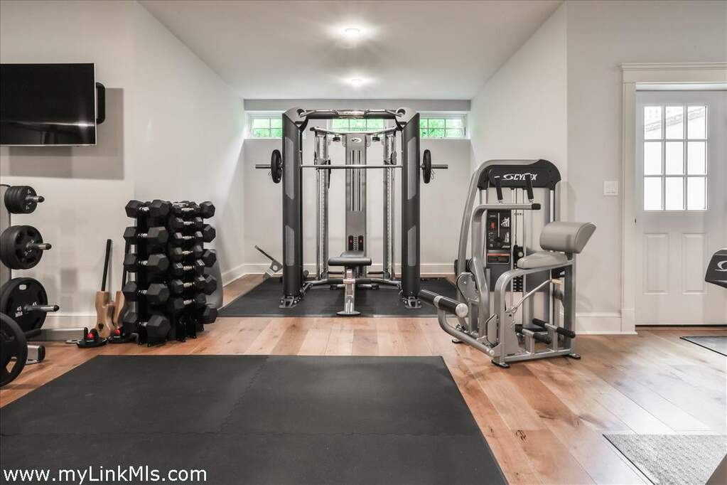 5 Bedroom Single Family Home/House's Image 28