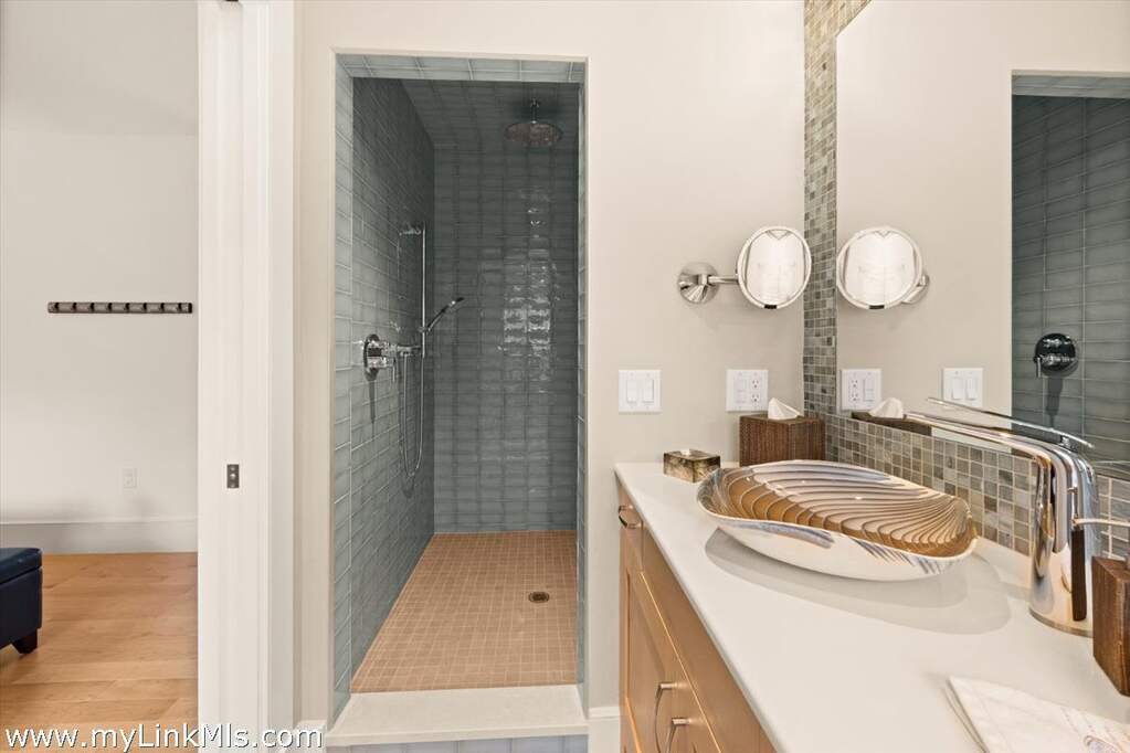 4 Bedroom Single Family Home/House's Image 14