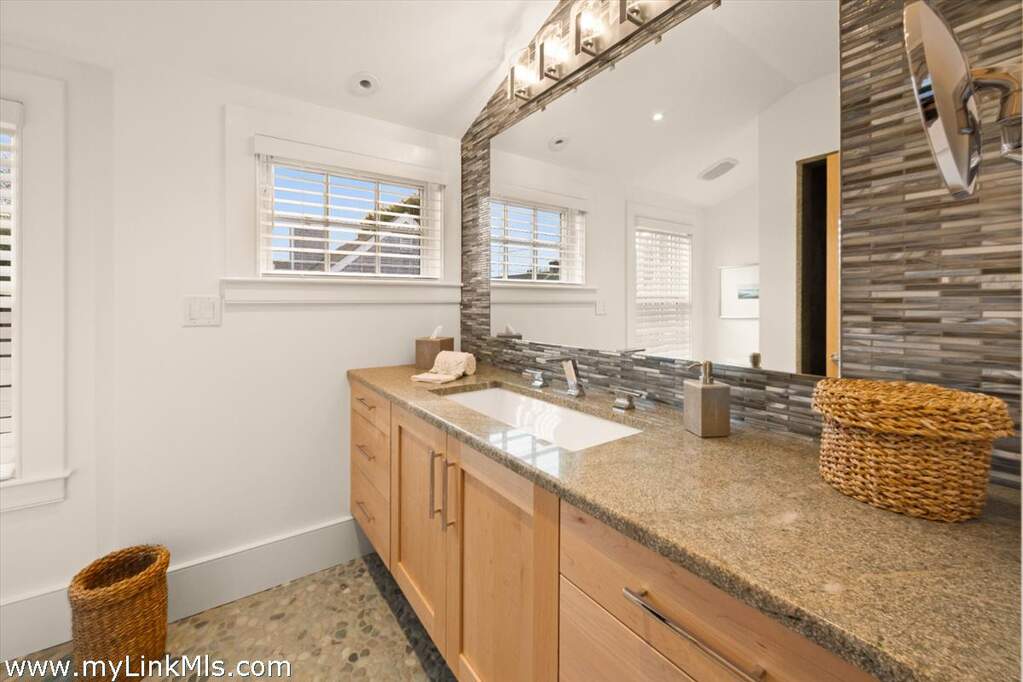 4 Bedroom Single Family Home/House's Image 16